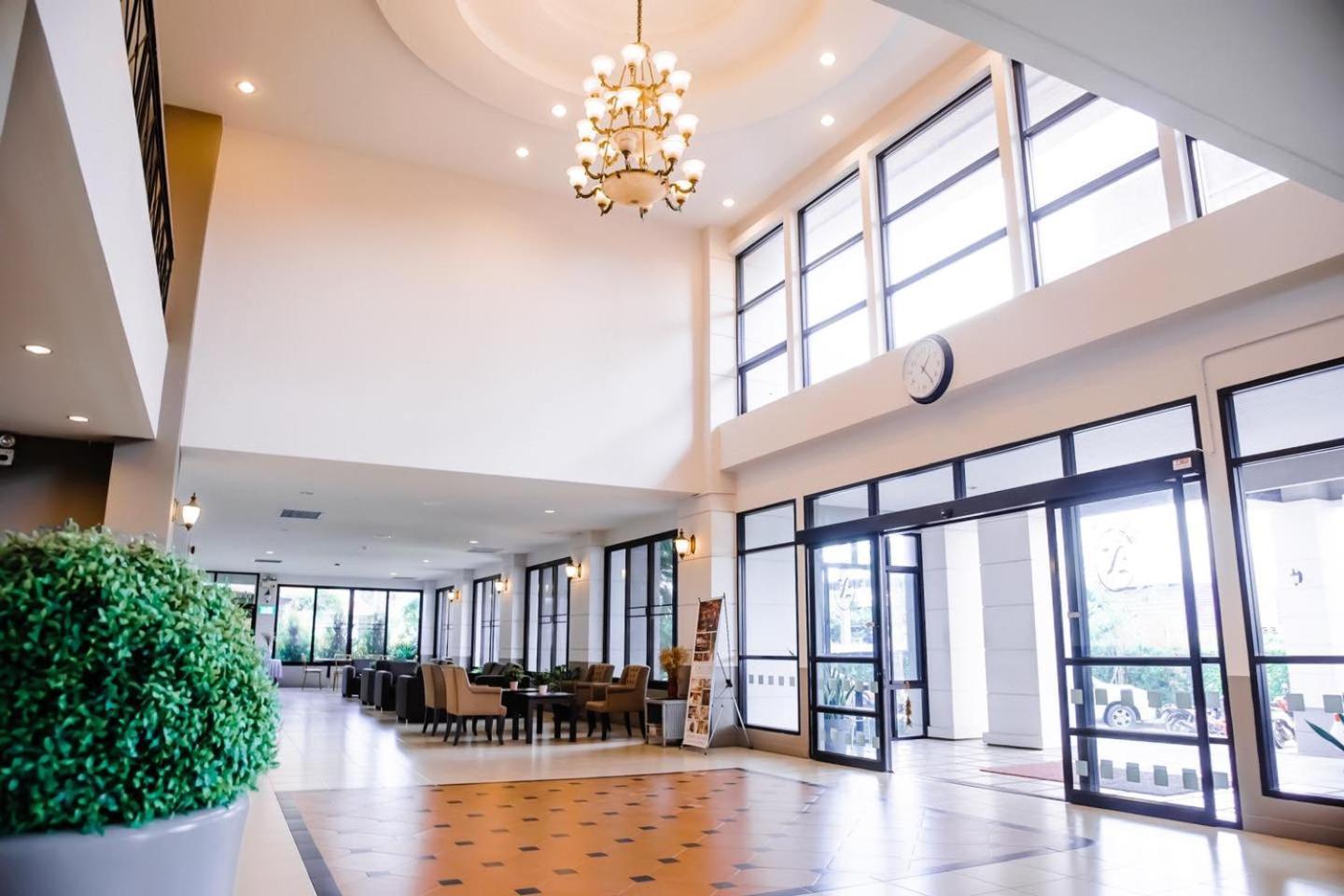 Nipa Garden Hotel Сураттхани Экстерьер фото