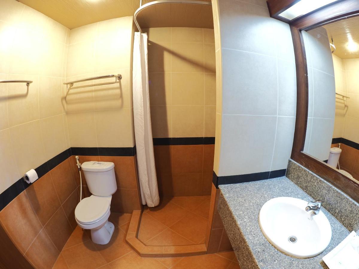 Nipa Garden Hotel Сураттхани Экстерьер фото